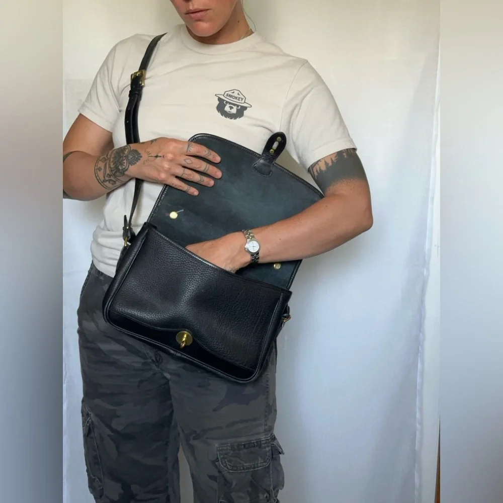 Vintage Dooney & Bourke Black Leather Bag - Picture 3 of 9